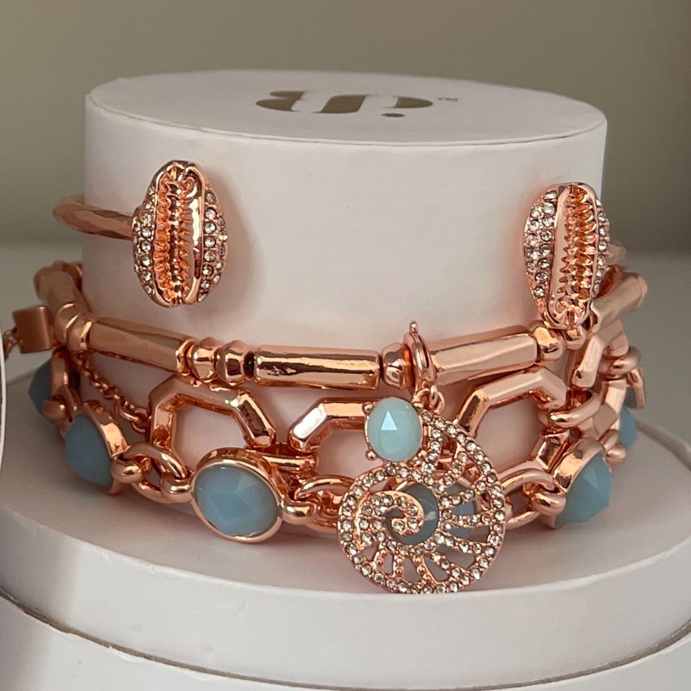 NWT Shell 2025 SPRING STACK 🩵